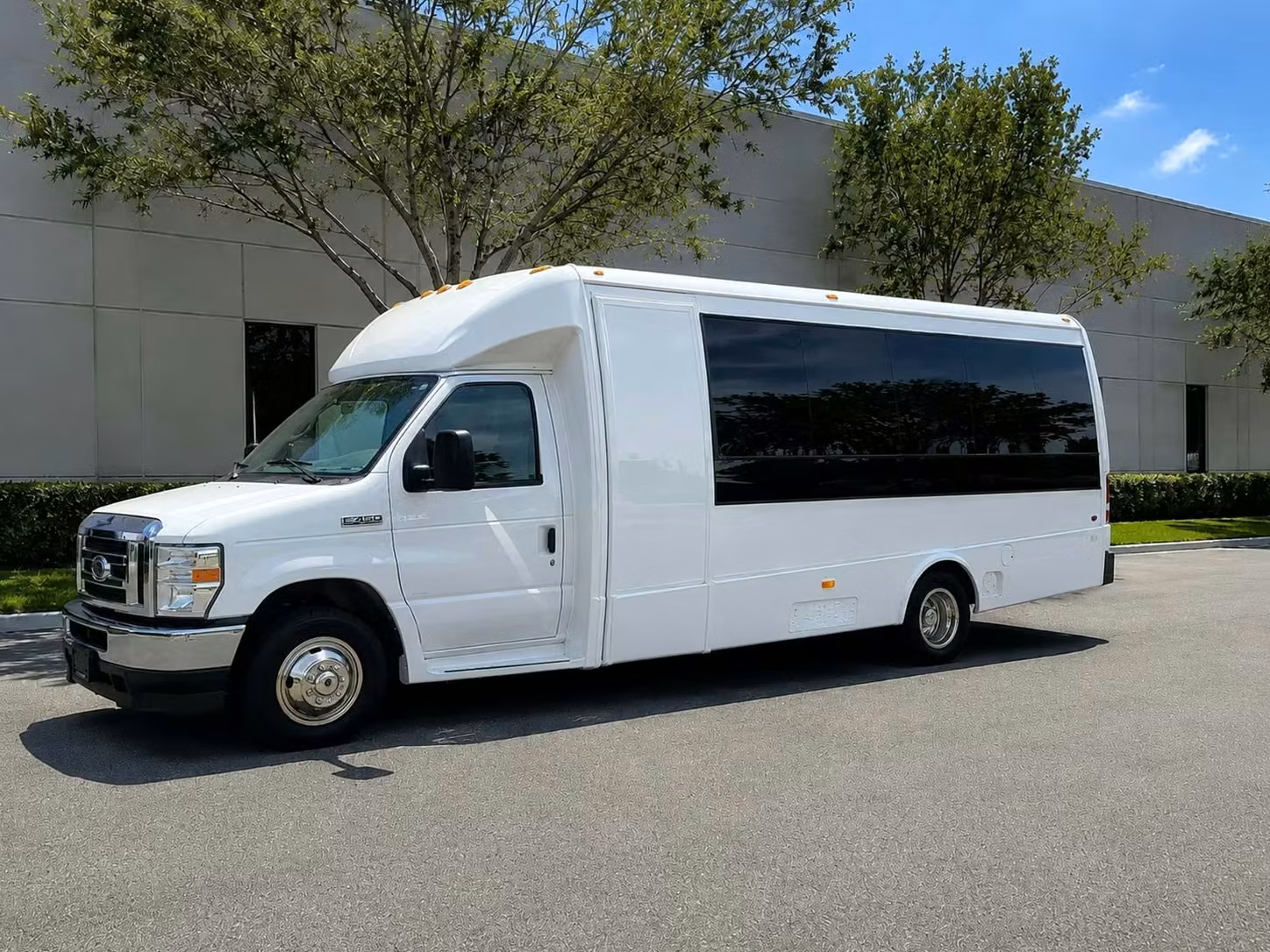 gadsden 15 passenger minibus rental